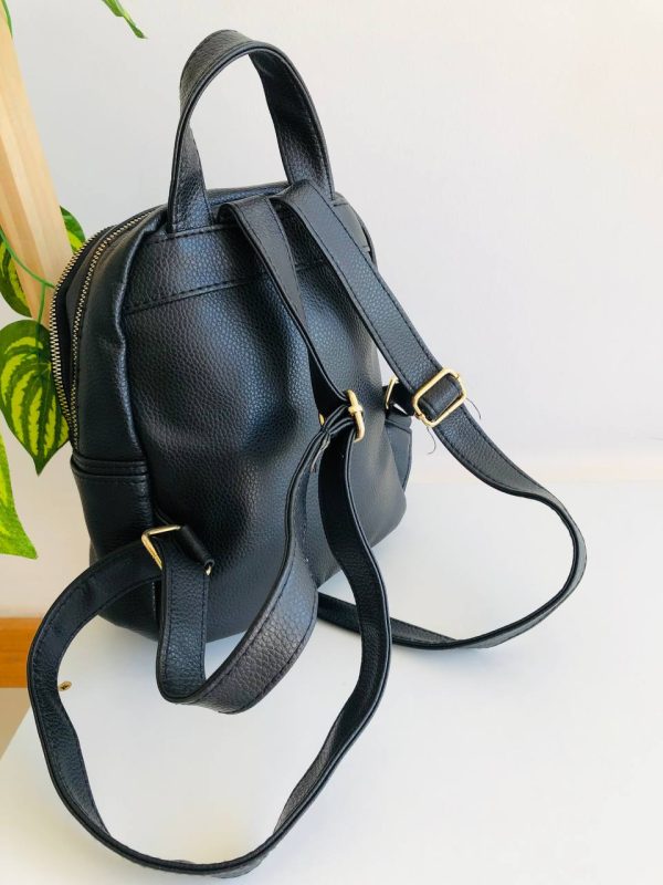 Mochila negra outlet - Imagen 2