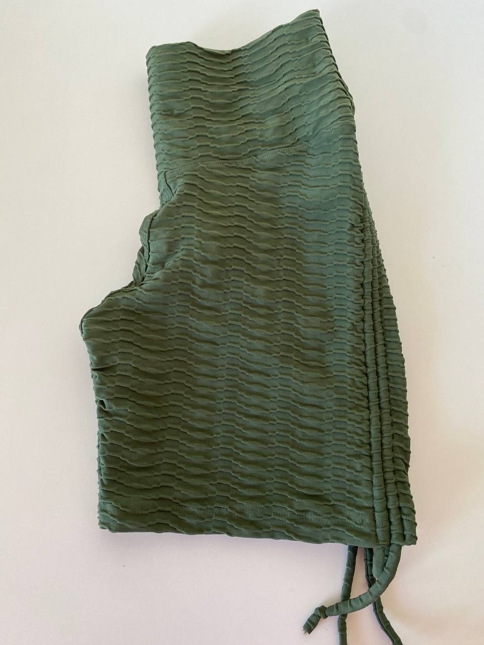 SHORT LEVANTA COLA VERDE OLIVA-TALLE UNICO