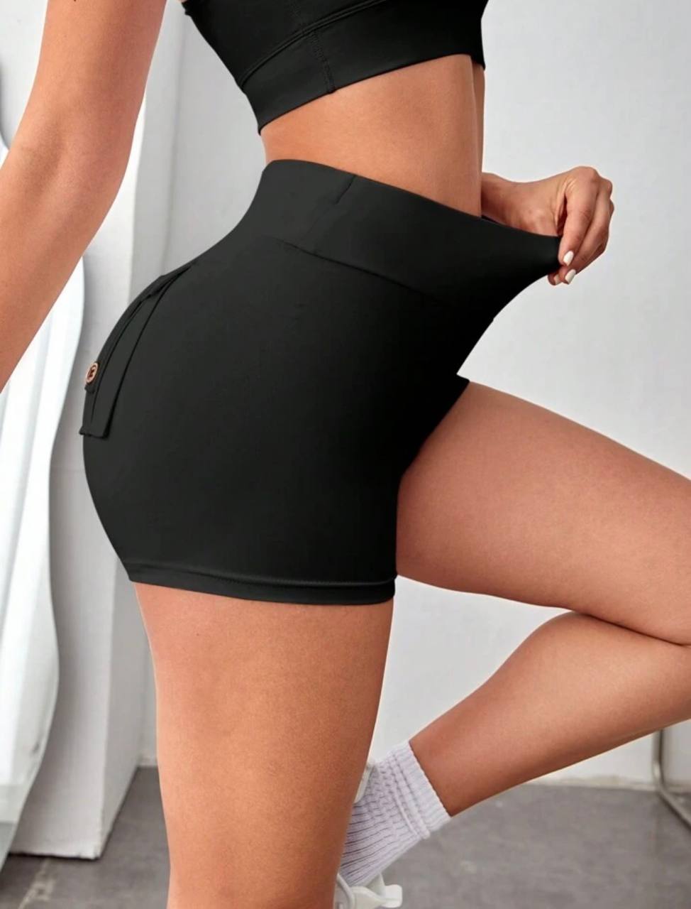 Short con bolsillos y frunce negro talle único/ Premium