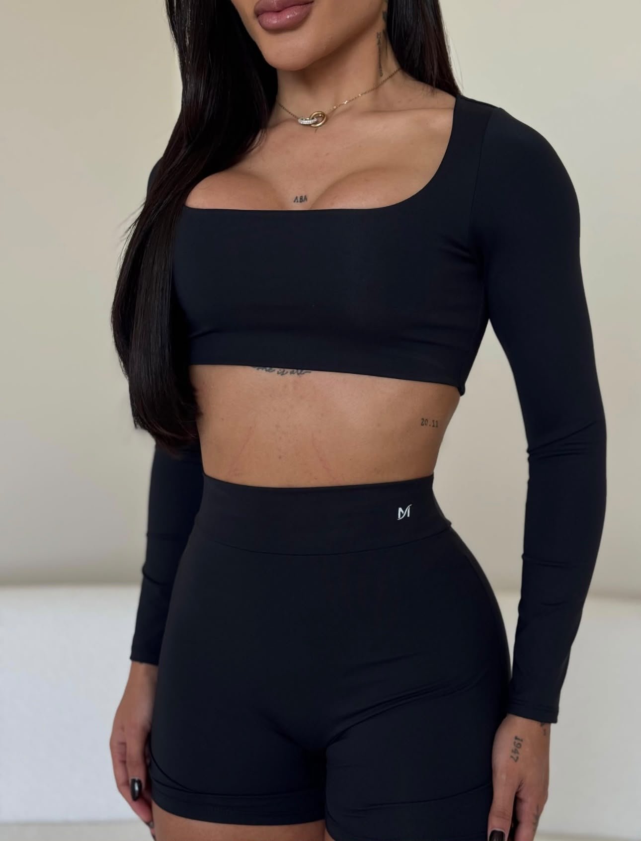 Conjunto manga larga short negro talle S/M